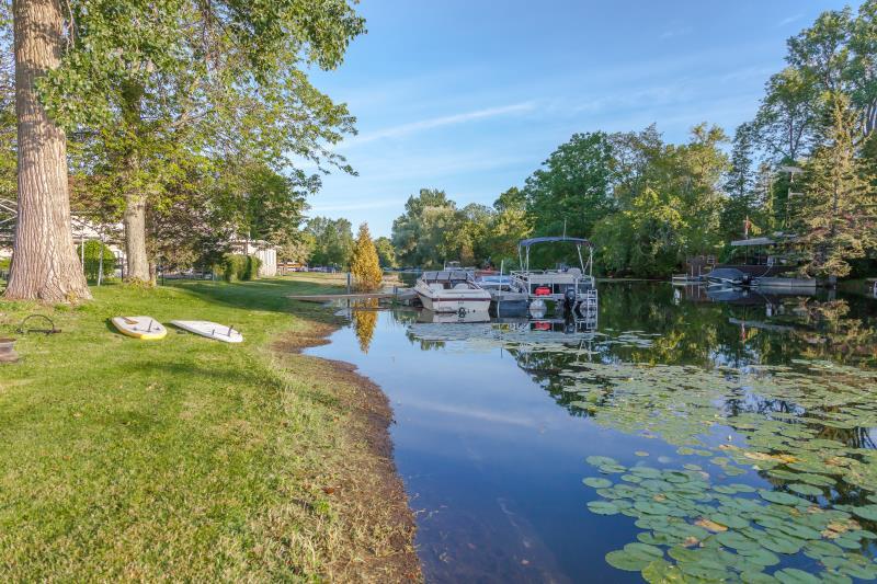 Camping - Sandbanks River Country Campground