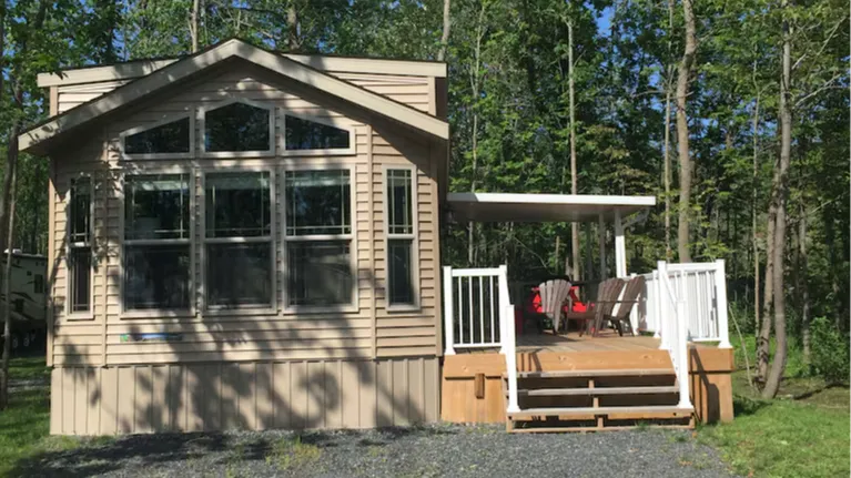 2014 Woodland Park Model - Port Hardy - 14' x 39' - Brennan Harbour RV Park