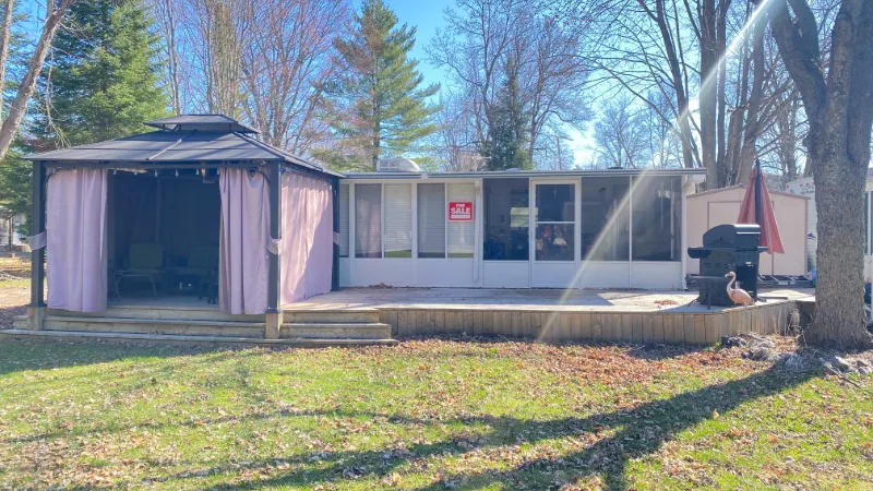2007 Fleetwood Cottage Country with Den & 3 Season/Screen Room Combo - Red Eagle Family Campground