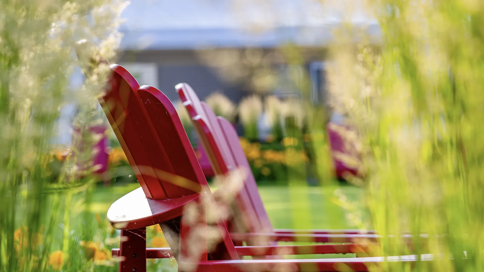 Rochester-place-golf-club-resort-adirondack-chairs-dock