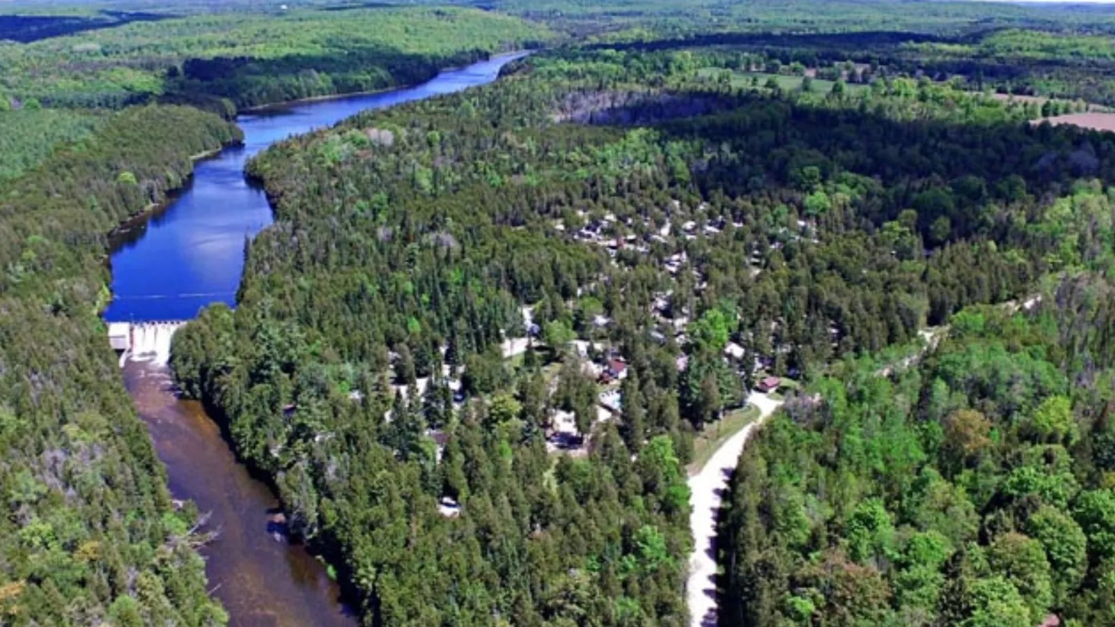 Amazing-Rocky-Park-aerial-park-and-river